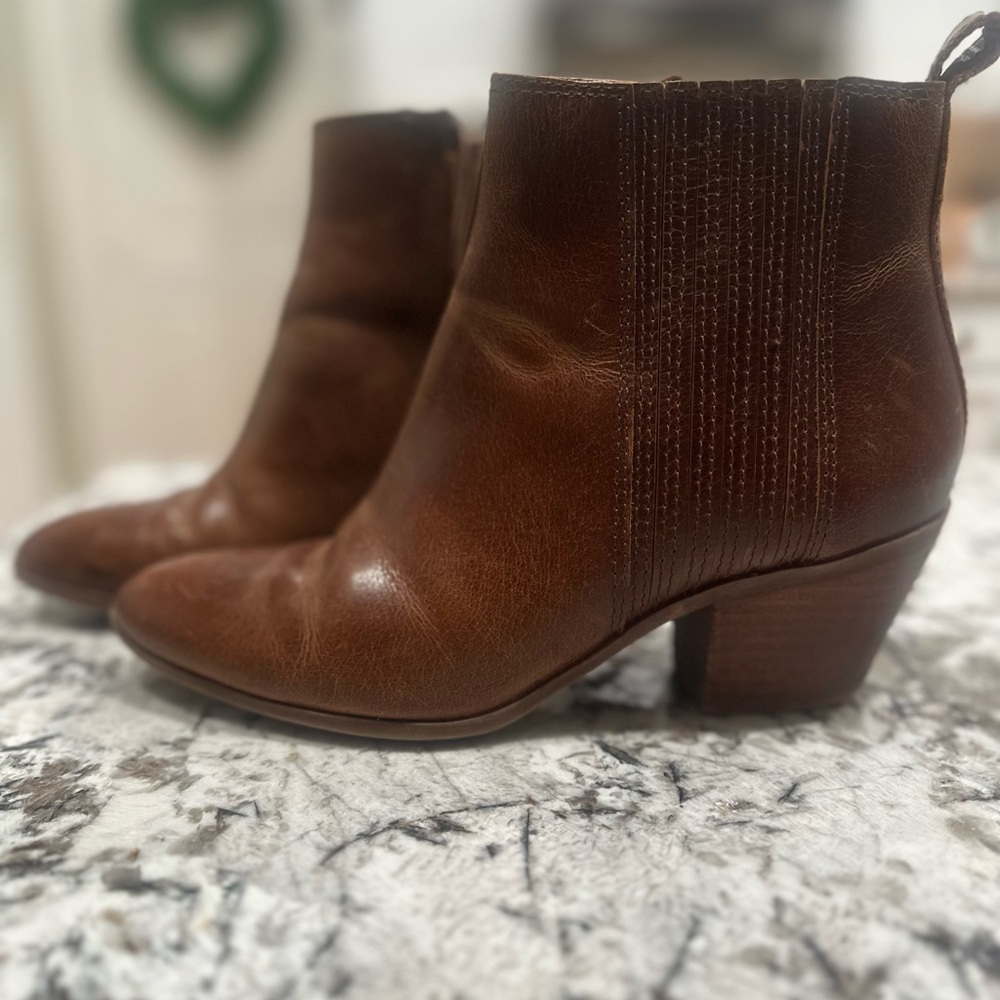 Frye & Co. Jacy Chelsea Ankle Boots in Cognac Brown 7.5